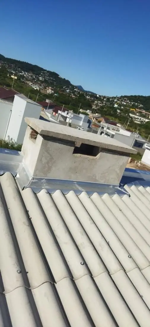 Colarinhos de telhado em Dois Irmãos